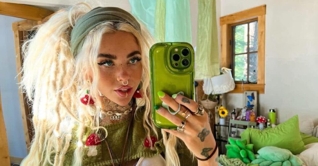 How old is Shanin Blake? Age and birthday