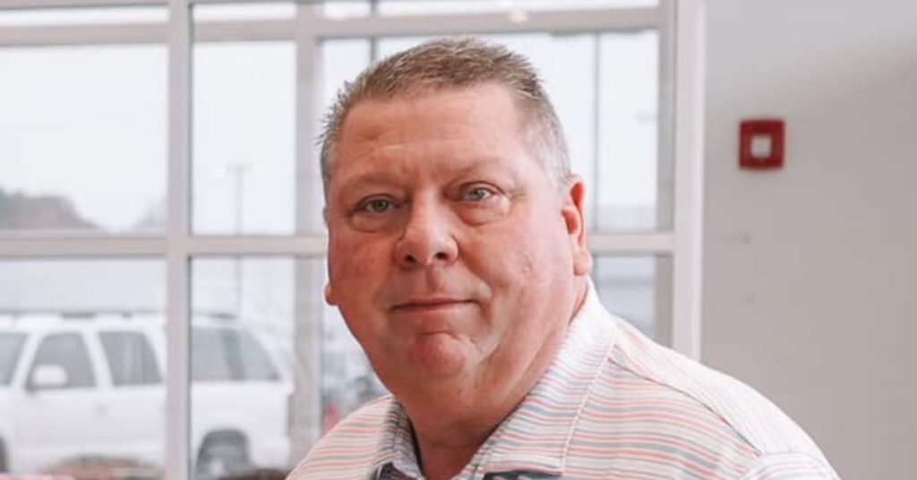 How old is Woody Folsom? Age and birthday