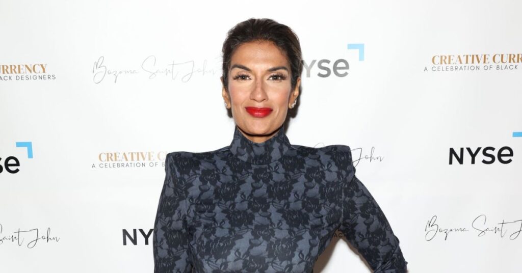 What is Hena Doba’s net worth and salary?